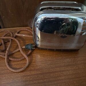 Classic Silver Toaster by Toastmaster